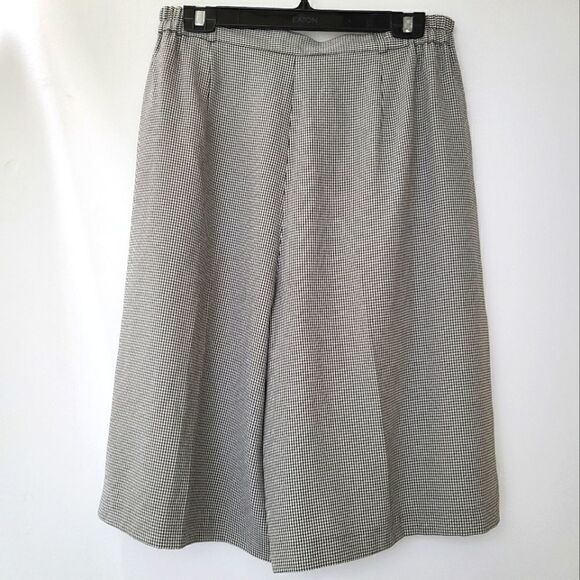 Shukmei Gingham Pleated Shorts – Black & White, Size 13 - Picture 2 of 6